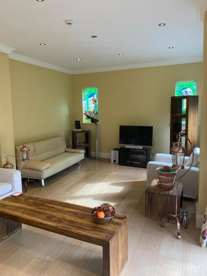 A Cozy House To Stay In Sunny Борнмът Екстериор снимка
