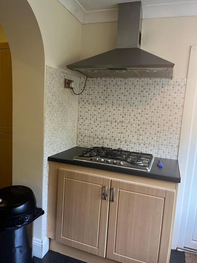 A Cozy House To Stay In Sunny Борнмът Екстериор снимка